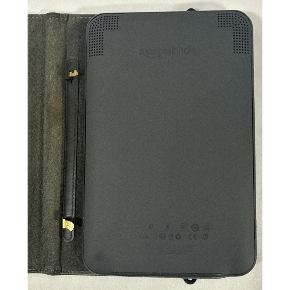Amazon Kindle Keyboard 3rd Gen E-Reader 6in Graphite Wi-Fi Lighted Case Cable